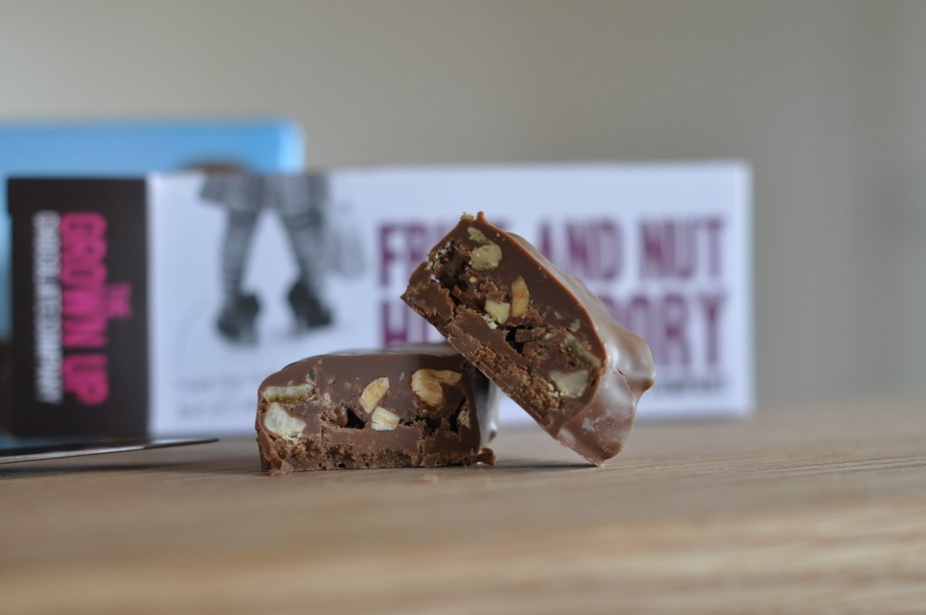 Så ser den ut - Fruit and Nut Hunky Dory by The Grown Up Chocolate Company.