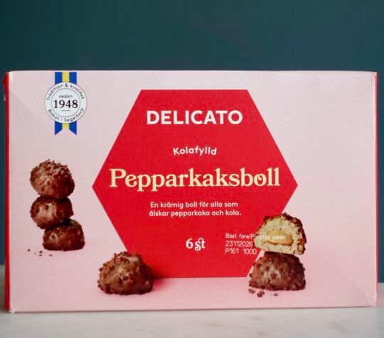 Delicato Kolafylld Pepparkaksboll